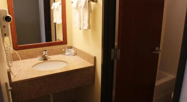 Двухместный номер Standard The Edgewood Hotel and Suites