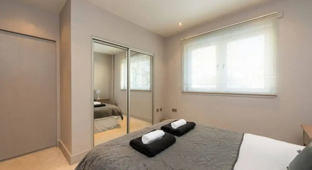 Modern Apartment in Cumberland Street, Забронировать Апартаменты/квартира Отели Эдинбурга с парковкой, рядом с Железнодорожный вокзал Эдинбург-Уэверли, Парковка