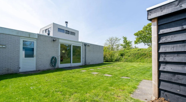 Bungalow in the child-friendly park De Klepperstee near the beach