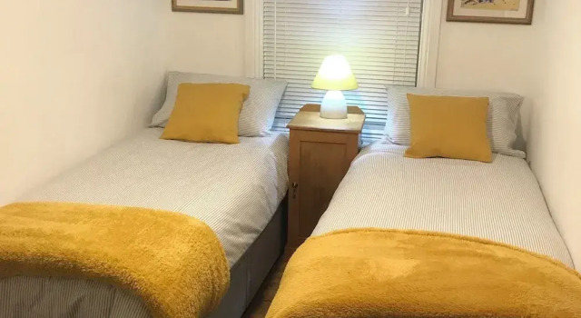 Cosy Sea View Skye Cottage for 6