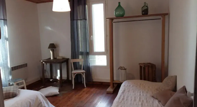 Maison au bord du Canal du midi, Забронировать Отель Отели Безье с парковкой, рядом с Девять шлюзов Фонсеран, Парковка
