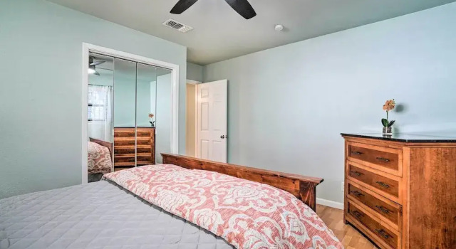 Lovely San Antonio Home ~ 13 Mi to Downtown!, Rezervați Hotel San Antonio Bexar County