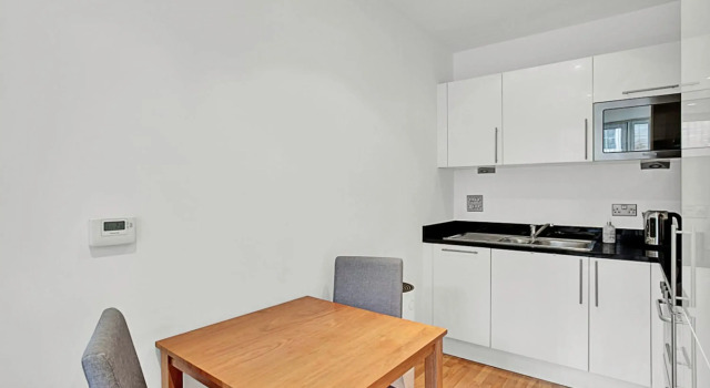 Urban Retreat: Stylish 1-bed Bliss