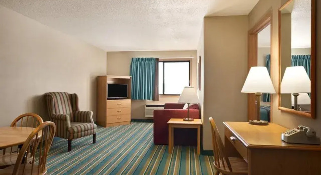 Super 8 New Richmond, Book Hotel New Richmond Wisconsin