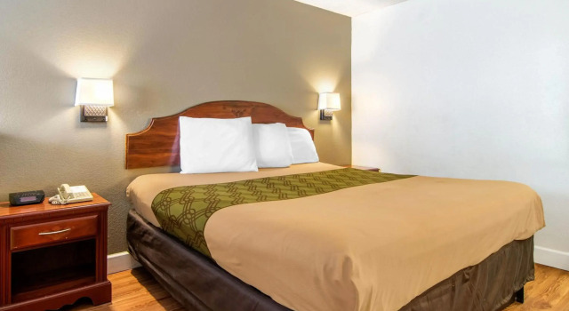Econo Lodge Inn & Suites near Chickamauga Battlefield, Book Hotel Fort Oglethorpe Georgia