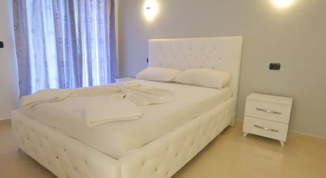 Четырёхместный номер Standard с балконом Dior Hotel