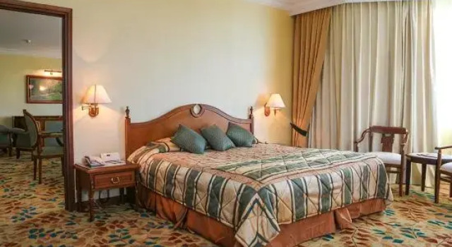 Полулюкс Mulia Hotel