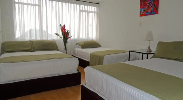 Трёхместный номер Standard Hotel Portal de Milán