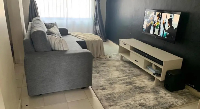 Peaceful and Lovely 1 bedroom with a city view.