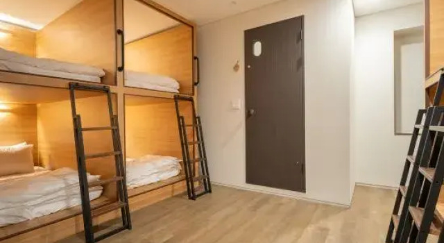 Кровать в общем номере (мужской номер) Boro Hanok Hostel in Myeongdong