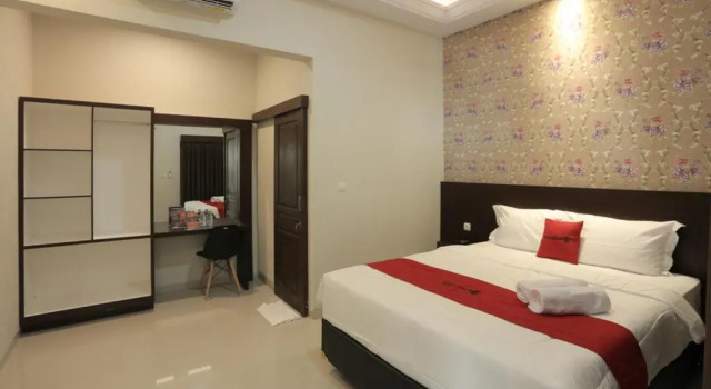 Deluxe kamer RedDoorz Plus near Solo Paragon Mall