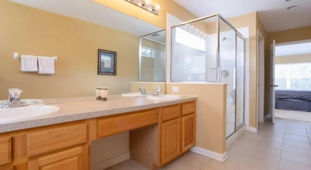 Amazing 6 Bedroom 4 Bath Pool Home With Lake View