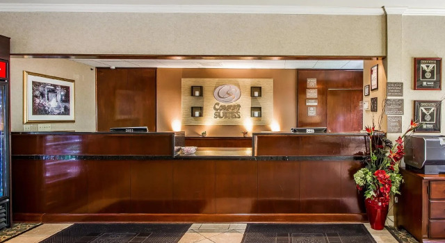 Comfort Suites Freeport, Varaa Hotelli Hotellit New England uima-altaalla, Uima-allas