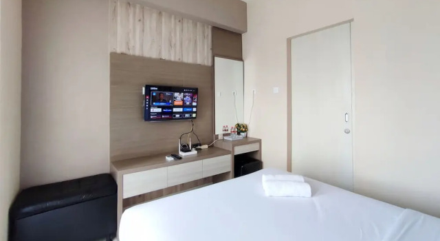 Comfortable And Modern 1Br Without Living Room At Amartha View Apartment
