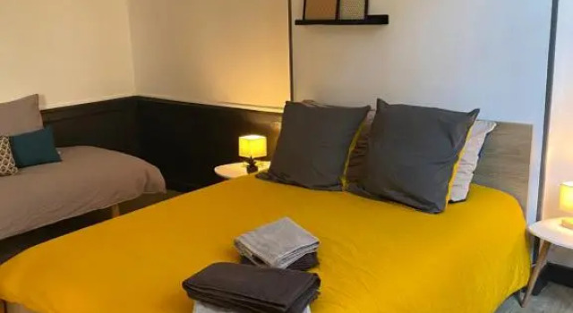 joli appartement quartier historique, 5 pers, Забронировать Апартаменты/квартира Мулен Allier, рядом с Парк г. Мулен
