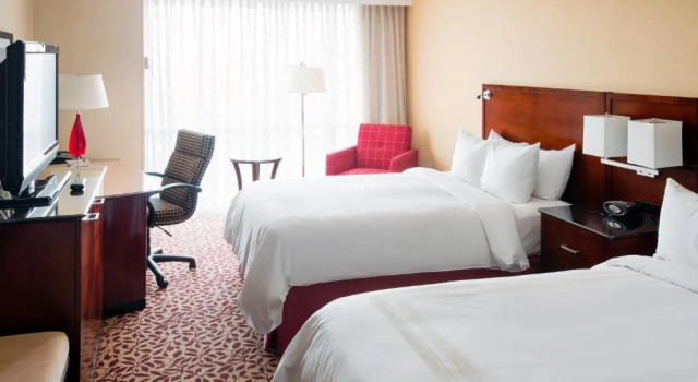 Четырёхместный номер Standard Wyndham Cleveland Airport
