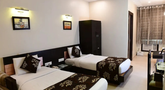 Hotel Ravisha Continental, Забронировать Отель Отели Аллахабад 3 звезды, 3*
