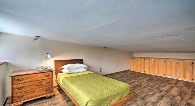 Bohemian Home w/ Screened Porch, 3 Mi to Lake!, Buchen Sie Ferienhaus Stillwater Oklahoma