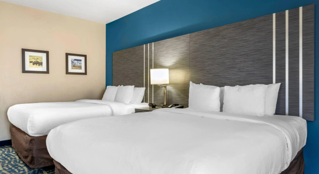 Четырёхместный номер Standard Comfort Inn & Suites Pauls Valley - City Lake