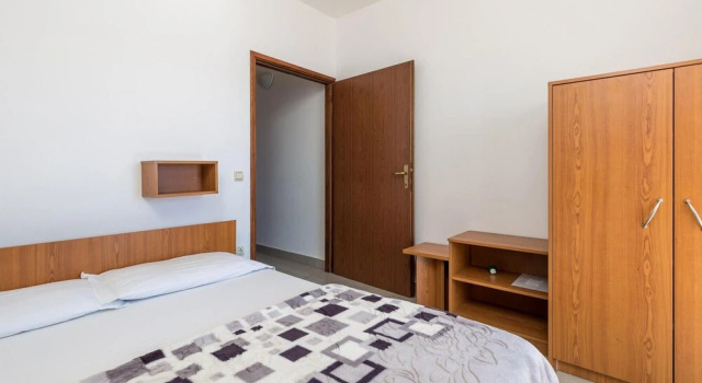 Beautiful Apartment in Prizna With Wifi and 3 Bedrooms, Rezerwuj Apartament  