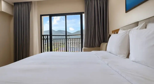 Двухместный номер Deluxe с видом на горы Marina Bay Con Dao Hotel