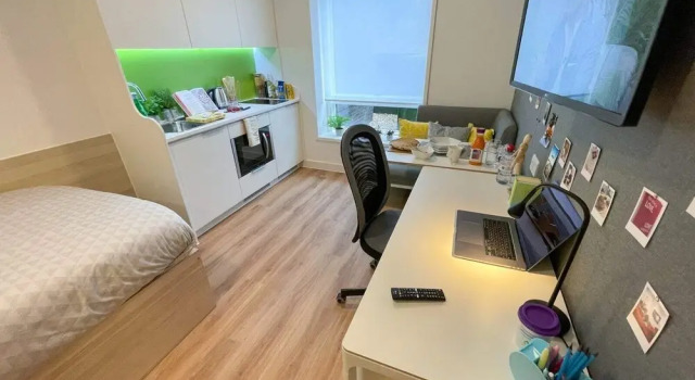 Студия Student Only Riverside House