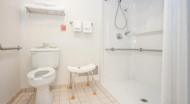 Двухместный номер Ramada by Wyndham Surrey/Langley