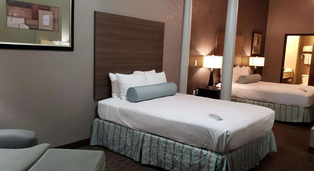 Четырёхместный люкс Best Western Plus Main Street Inn