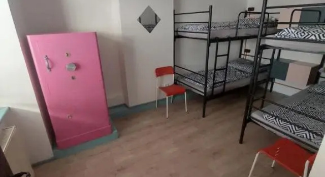 Кровать в общем номере (женский номер) Schrott Bed&Beer