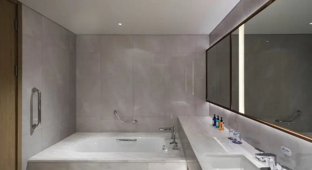 Двухместный люкс Holiday Inn Express Shenzhen Haiyuan City by IHG
