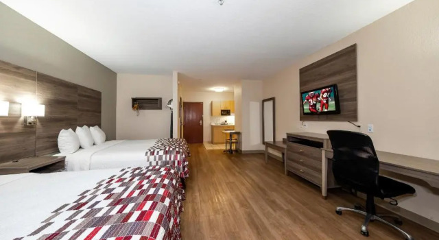 Четырёхместный номер Deluxe Red Roof Inn Panama City