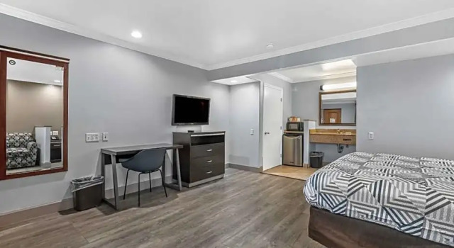 Четырёхместный люкс Motel 6 Carlsbad, CA - North Near Legoland