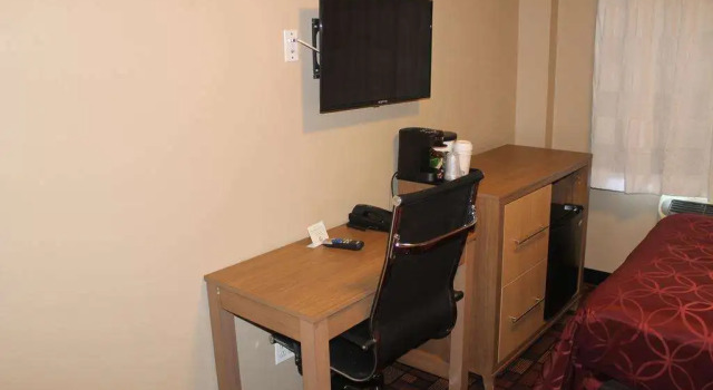 Days Inn by Wyndham Brooklyn Borough Park