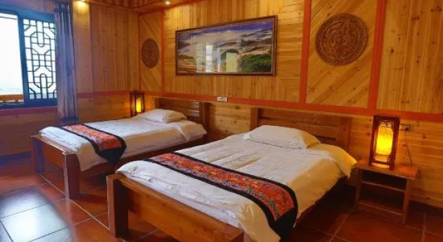 Трёхместный номер Standard с балконом и с красивым видом из окна Longji Holiday Hotel