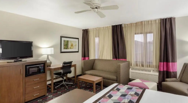 Люкс Comfort Inn Tulsa Midtown
