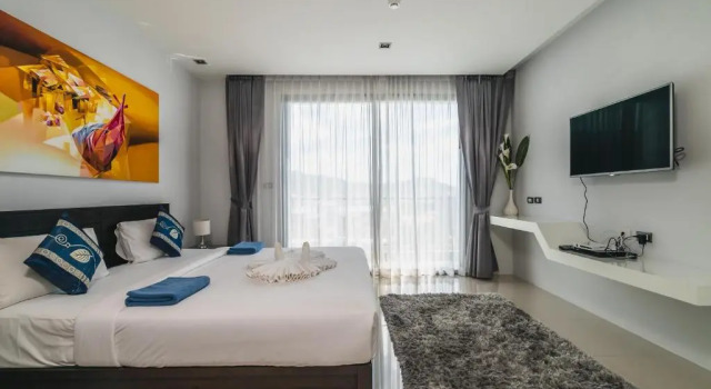 Студия с балконом Private apartment at Emerald Terrace