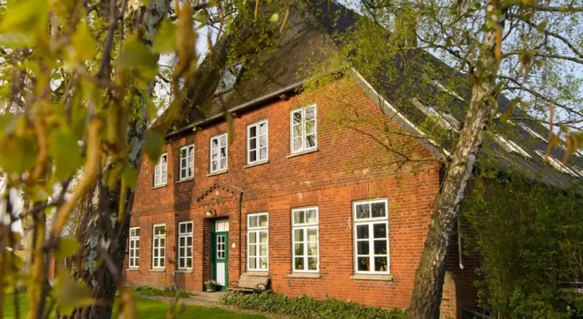 Das Abendrote Haus- Kurz und Langzeitvermietung für Monteure, Забронировать Отель Зюзель 