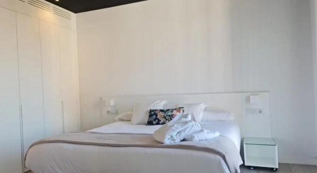 Hotel Montes, Забронировать Отель Отели Сантьяго-де-Компостелы с парковкой, рядом с Церковная школа Colegio La Salle, Парковка