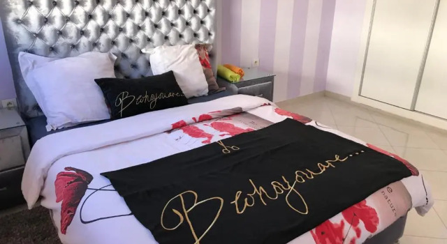 appartement 69 vue sur mer 3 chambre, Rezerwuj Apartament Hotele w Tanger-Tetouan z parkingiem, Parking