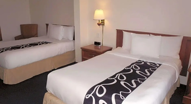Четырёхместный номер Standard La Quinta by Wyndham Omaha Airport Downtown