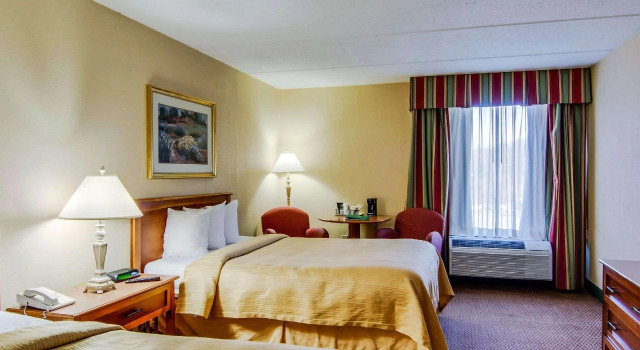 Четырёхместный номер Standard Quality Hotel and Conference Center Bluefield