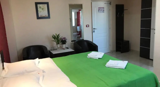 Vila Diamond, Réserver Auberge de jeunesse Saturn Constanta