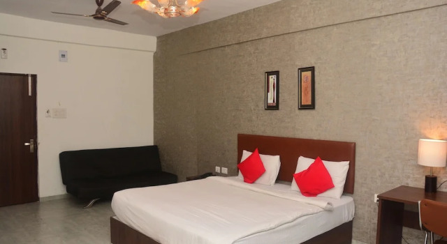 Sai Gopala Service Apartmenr, Забронировать Отель Отели штата Махараштры с бассейном, Бассейн
