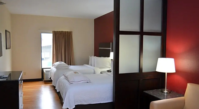 Люкс Red Roof Inn PLUS+ & Suites Chattanooga - Downtown
