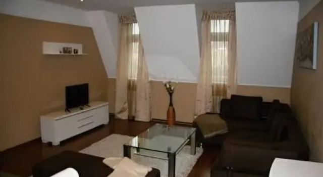 Apartmán Dr. Engla, Забронировать Отель Отели Карловых Варов с парковкой, рядом с Музей Яна Бехера, Парковка