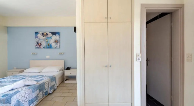 Студия Byron Hotel