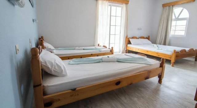Четырёхместный номер Standard с балконом и с видом на море Hotel Agios Thomas