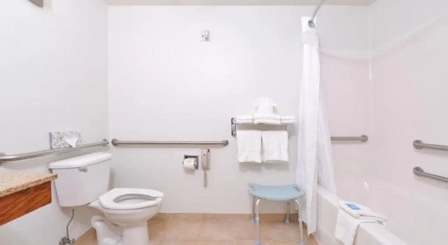Люкс Holiday Inn Express Hotel & Suites Omaha West by IHG