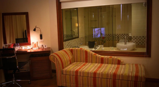 Номер Standard Sunset Westlake Hanoi Hotel