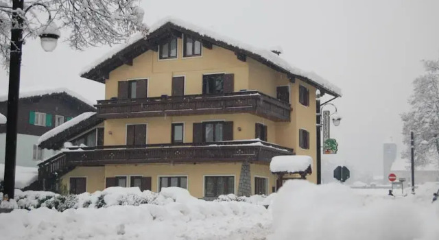 Hotel Bonsai ... alle Funivie, Забронировать Отель Пинцоло Мадонна-ди-Кампильо